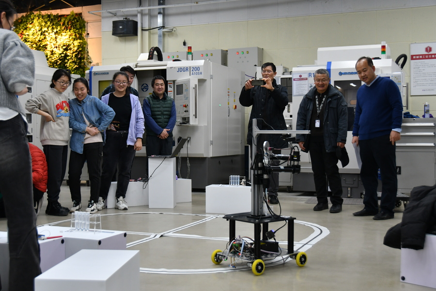 移动机器人梯度稀释溶液,Scara机械臂,循迹机器人,机械臂移动小车,小车循迹,末端执行器,移动协作机器人,移动机器人